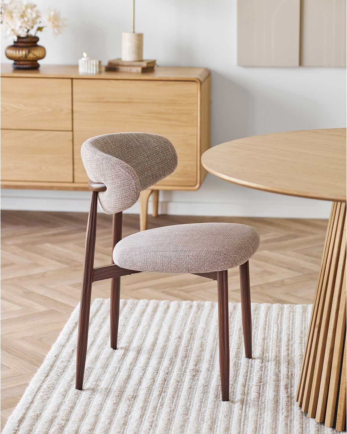 Linea spisebordsstol, sand/valnød