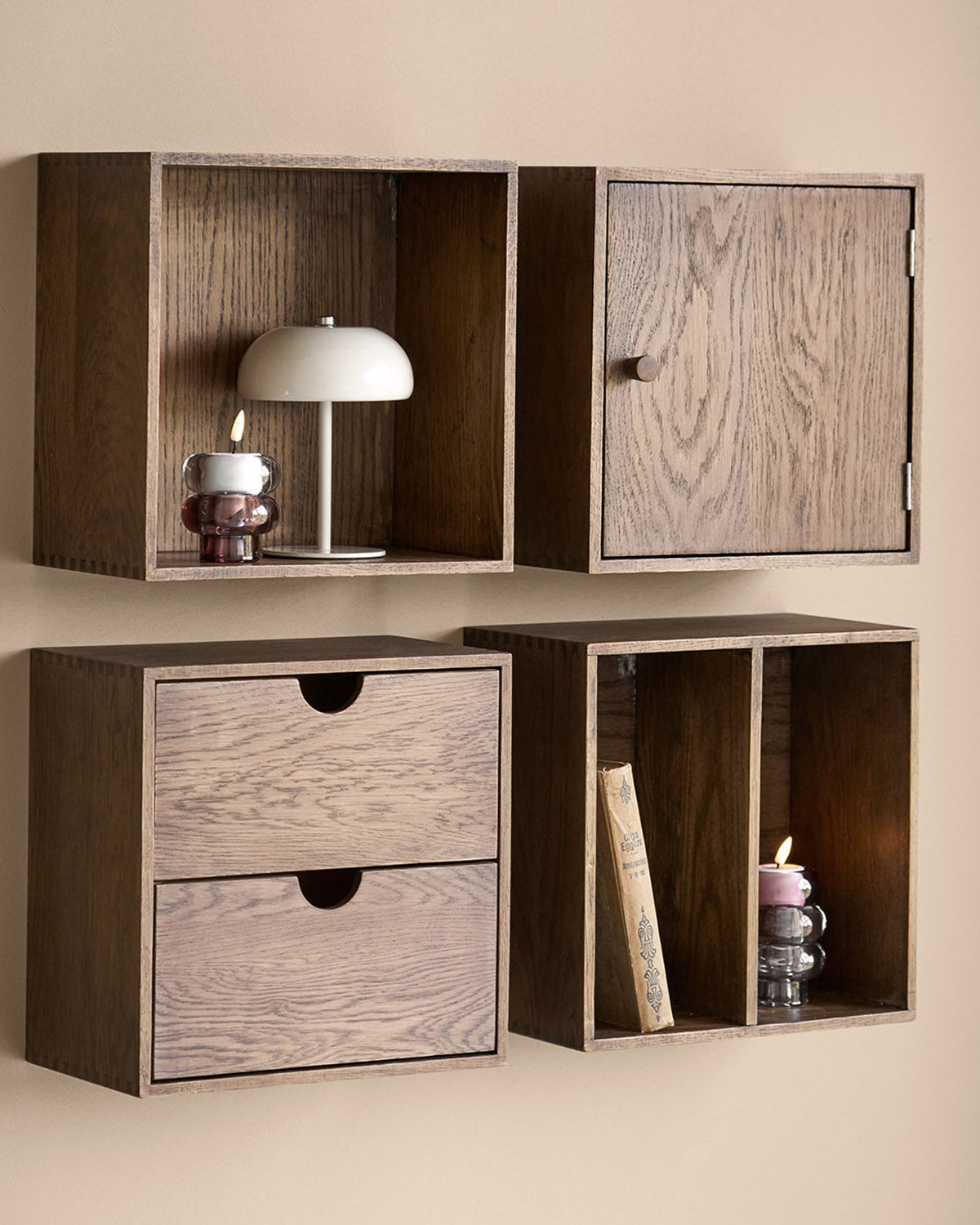 Townsville væghylde m/skuffer, Røget eg