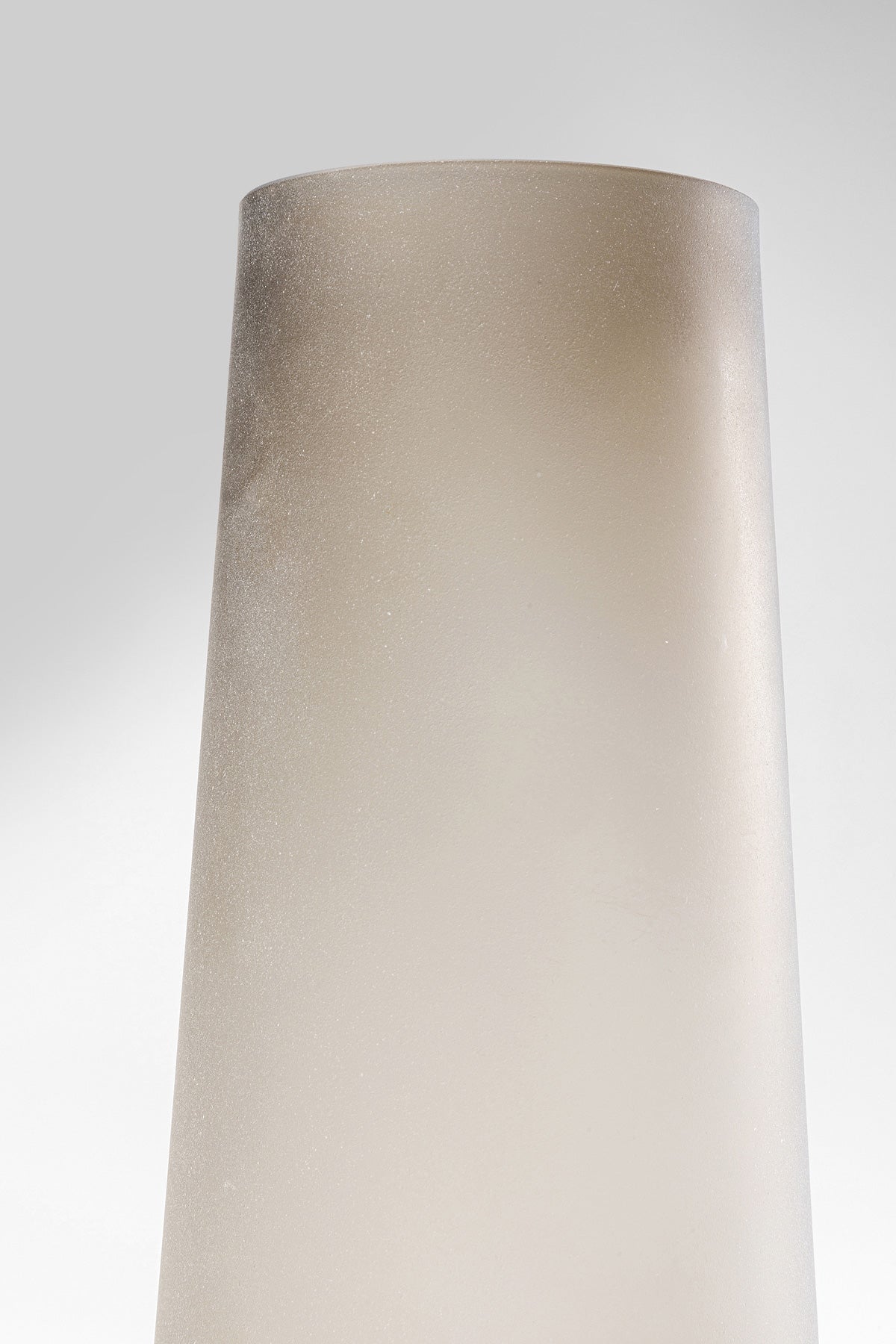 Noble ring vase, mat brun glas