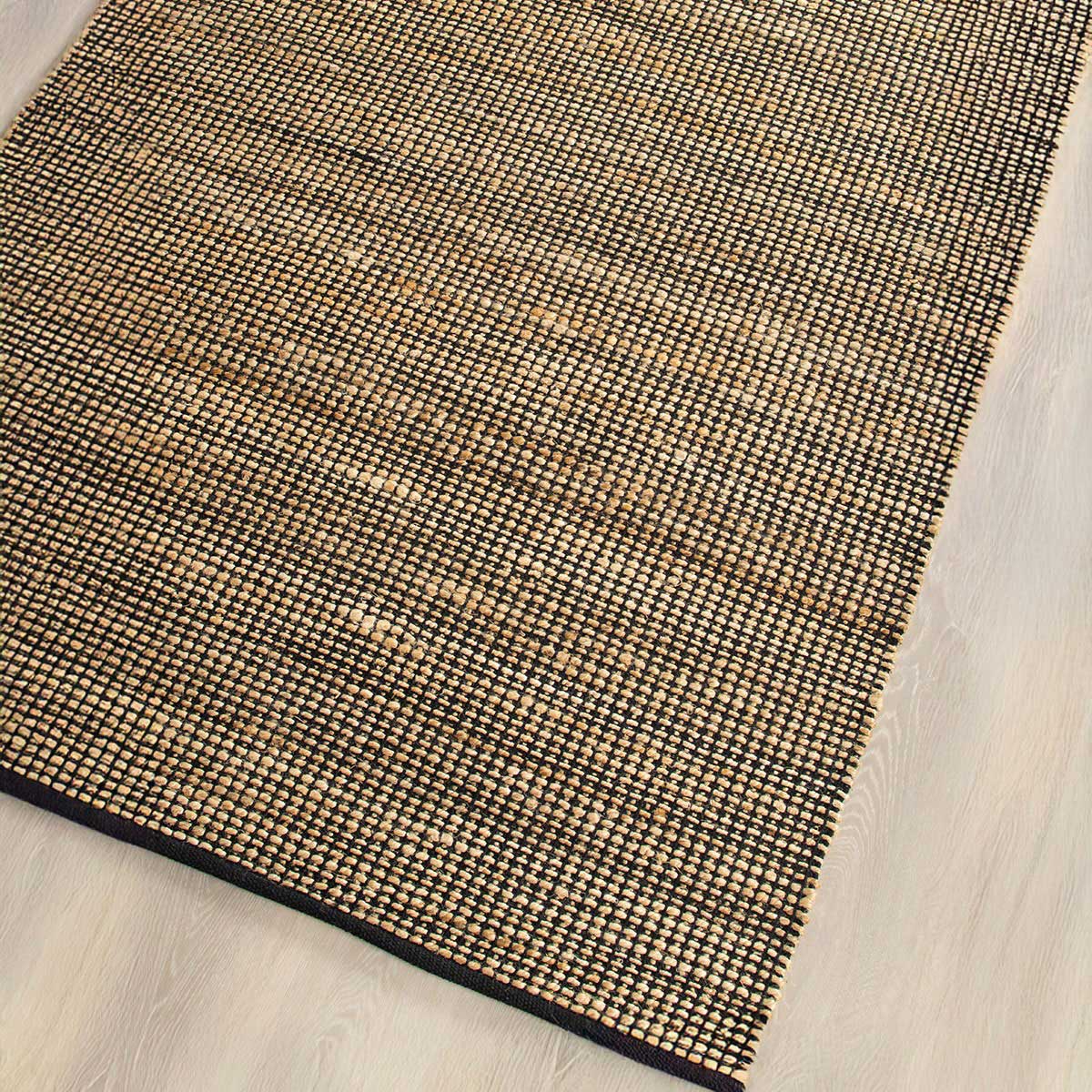 Capri Natural Black tæppe 160x230 cm