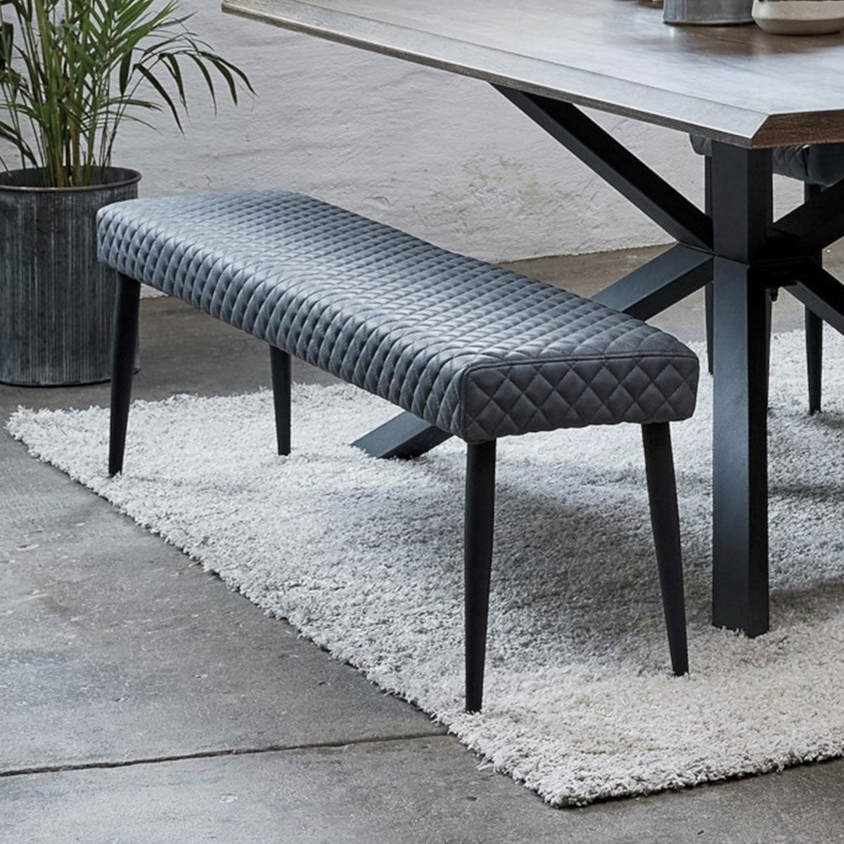 Stort udvalg af moderne bænke.