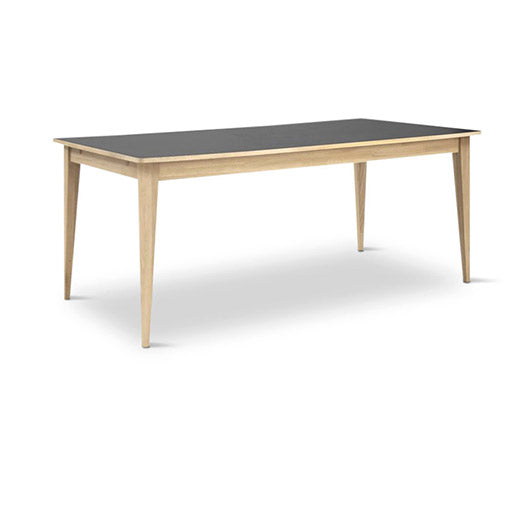 Stort udvalg af spiseborde.