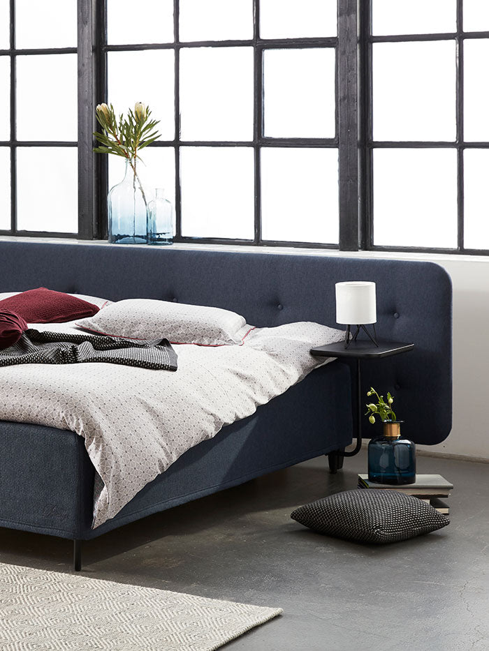 Stort udvalg af møbler til soveværelset. Senge, sengeborde, tæpper og vaser. Alt du skal bruge til dit hjem.