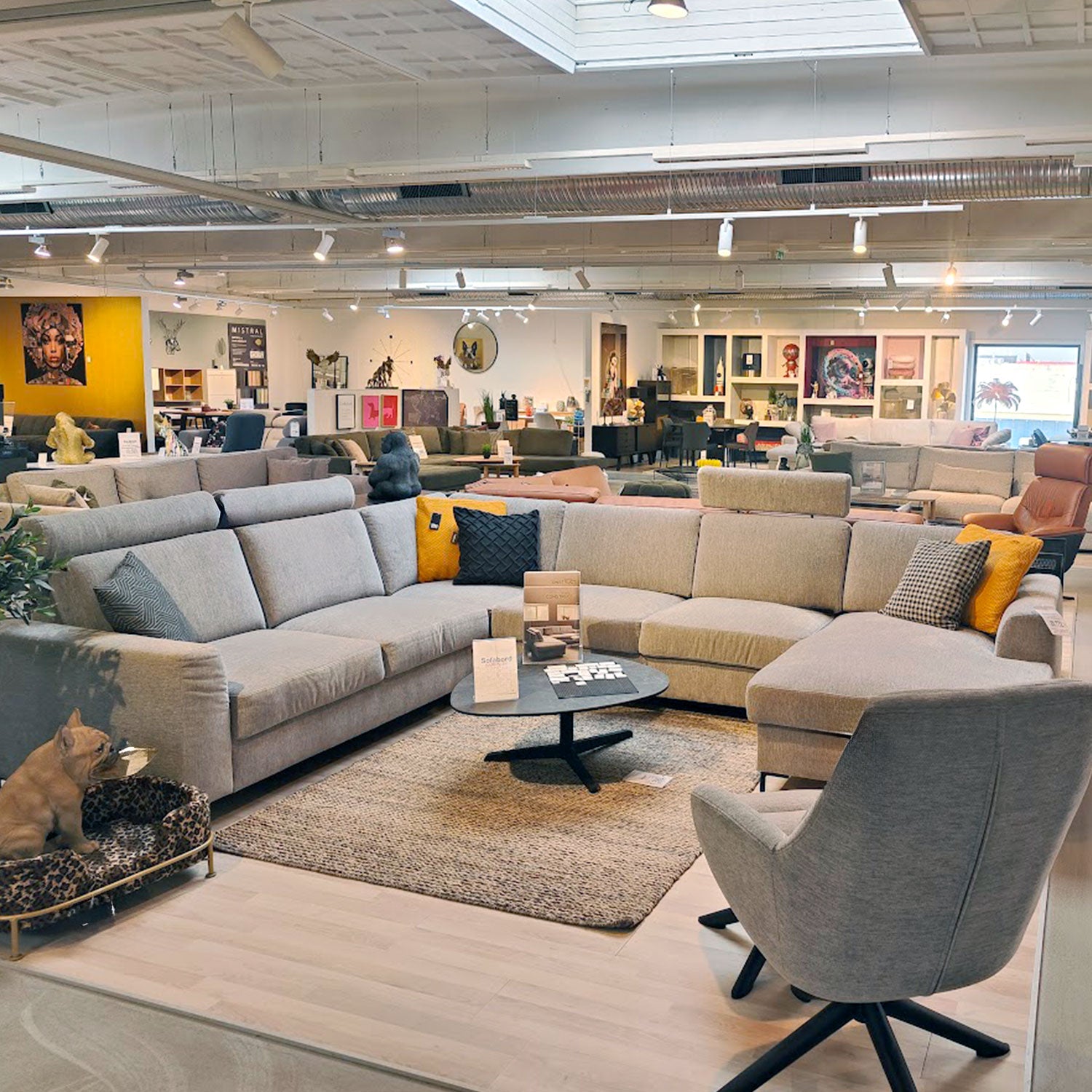 Sit'n Sleep i Holbæk. Alt i sofaer, senge, borde, stole og boligtilbehør.