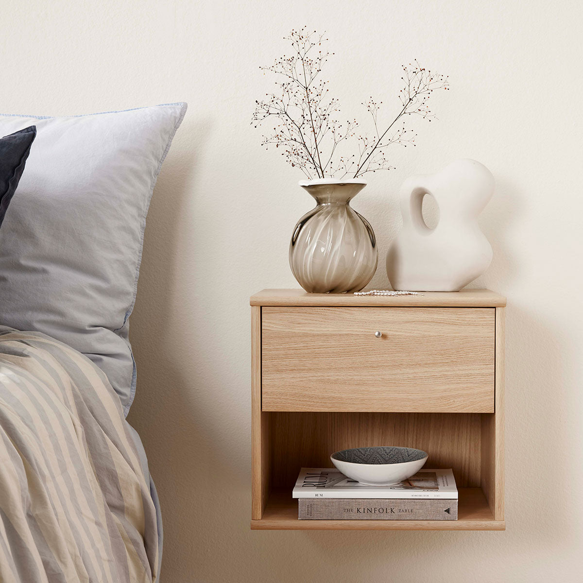 Stort udvalg af Sengeborde og Natbord hos Sit'n Sleep.