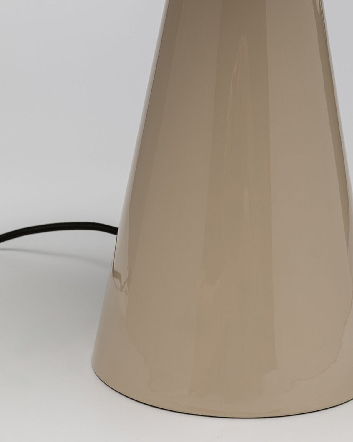 Fungo Bordlampe, Flat Cream 33cm
