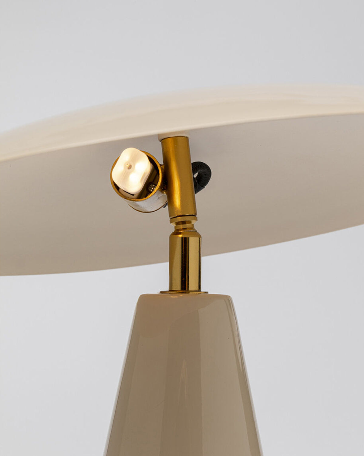 Fungo Bordlampe, Flat Cream 33cm