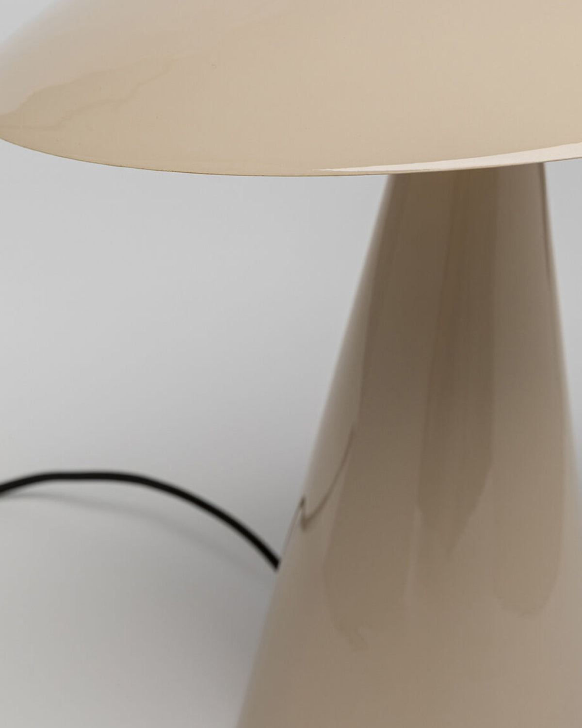 Fungo Bordlampe, Flat Cream 33cm