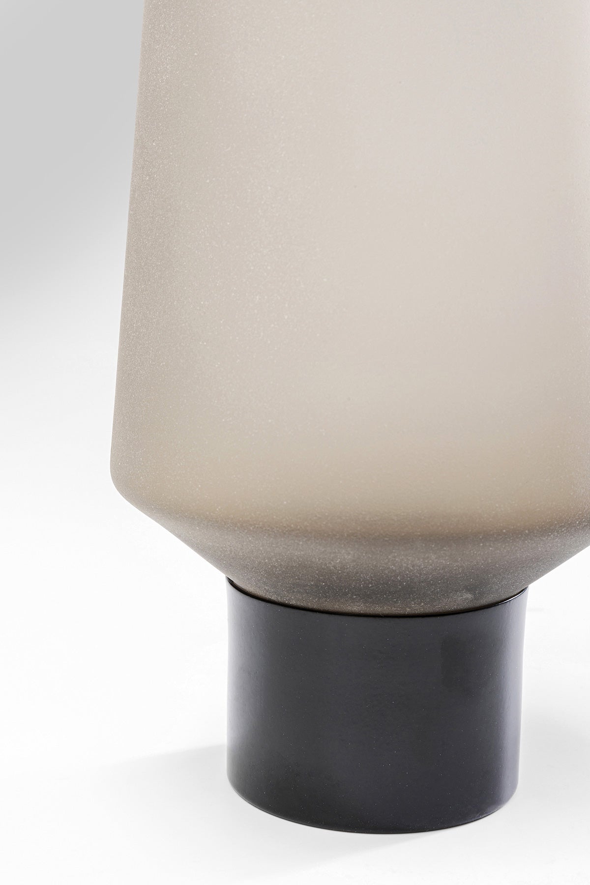 Noble ring vase, mat brun glas