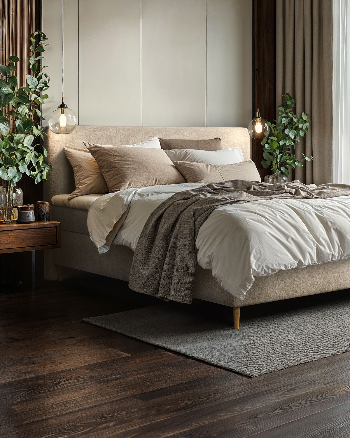 Stor komfortabel seng fra BOOA i en moderne beige nuance.